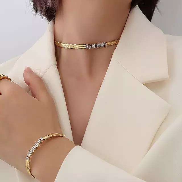 Elvia Necklace