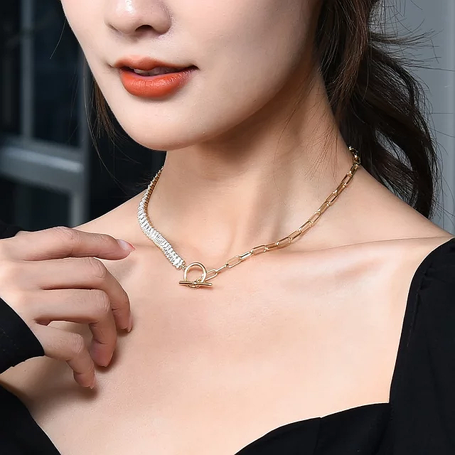 Rea Necklace